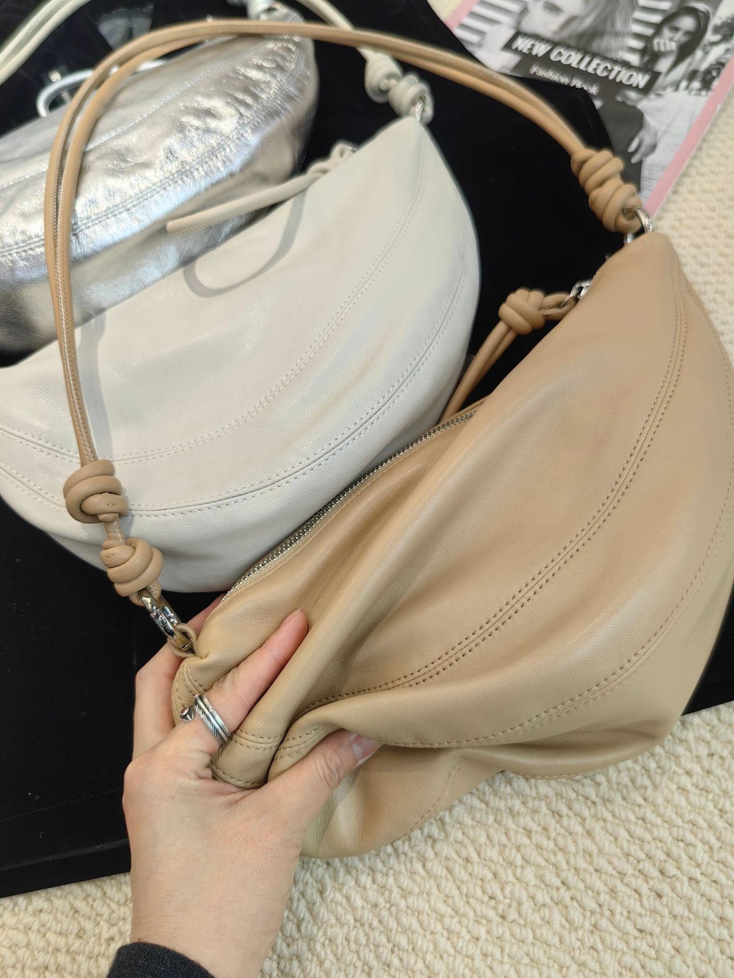 Retro Minority Large Capacity Women's Bag - Hipster Collections
